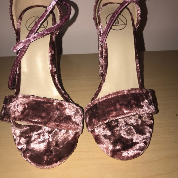 Misguide Heels - Picture 2 of 6